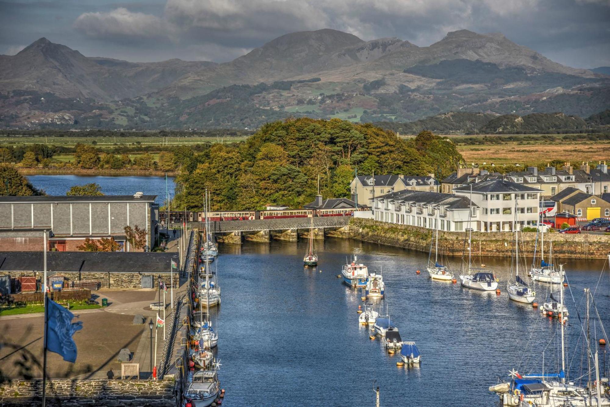 Harbour & Mountain Views, Porthmadog House, Sleeps 9, 4 Bedrooms, Two And Half Bathrooms Exterior photo