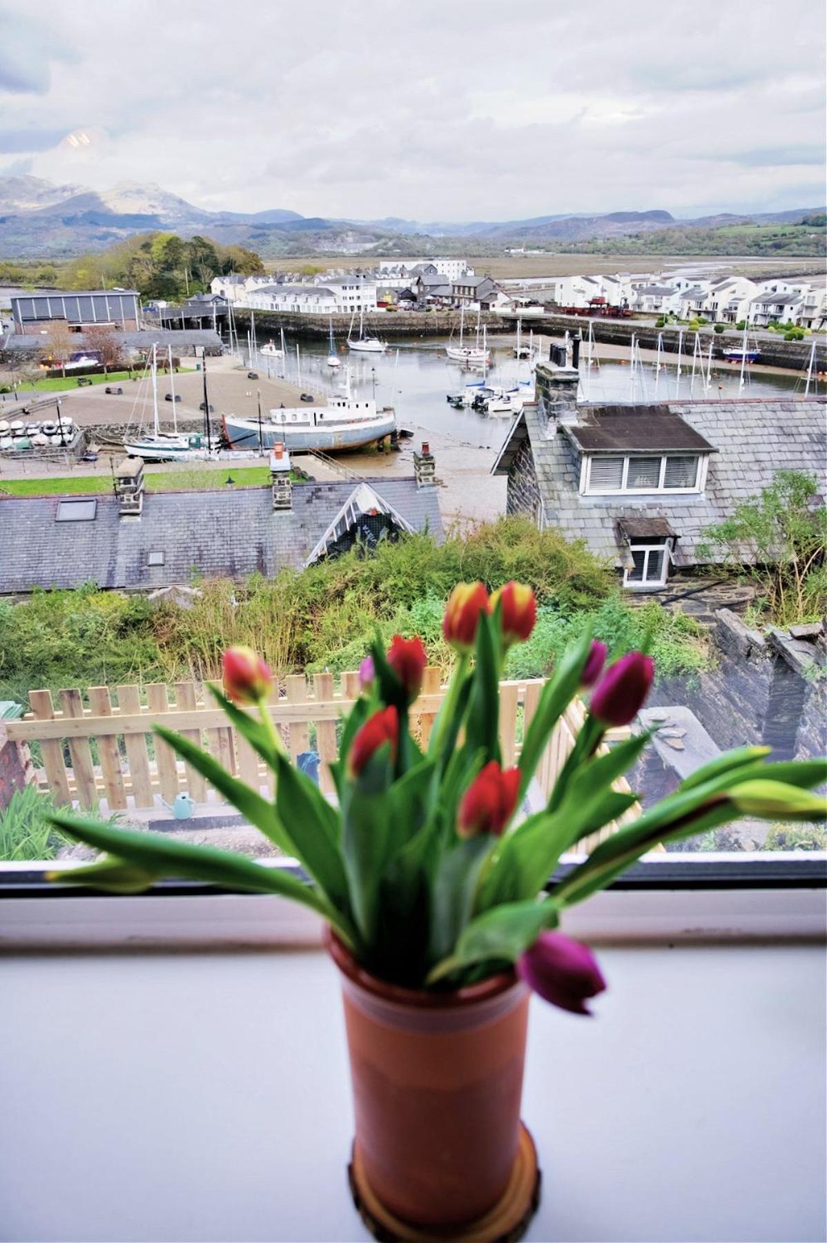 Harbour & Mountain Views, Porthmadog House, Sleeps 9, 4 Bedrooms, Two And Half Bathrooms Exterior photo
