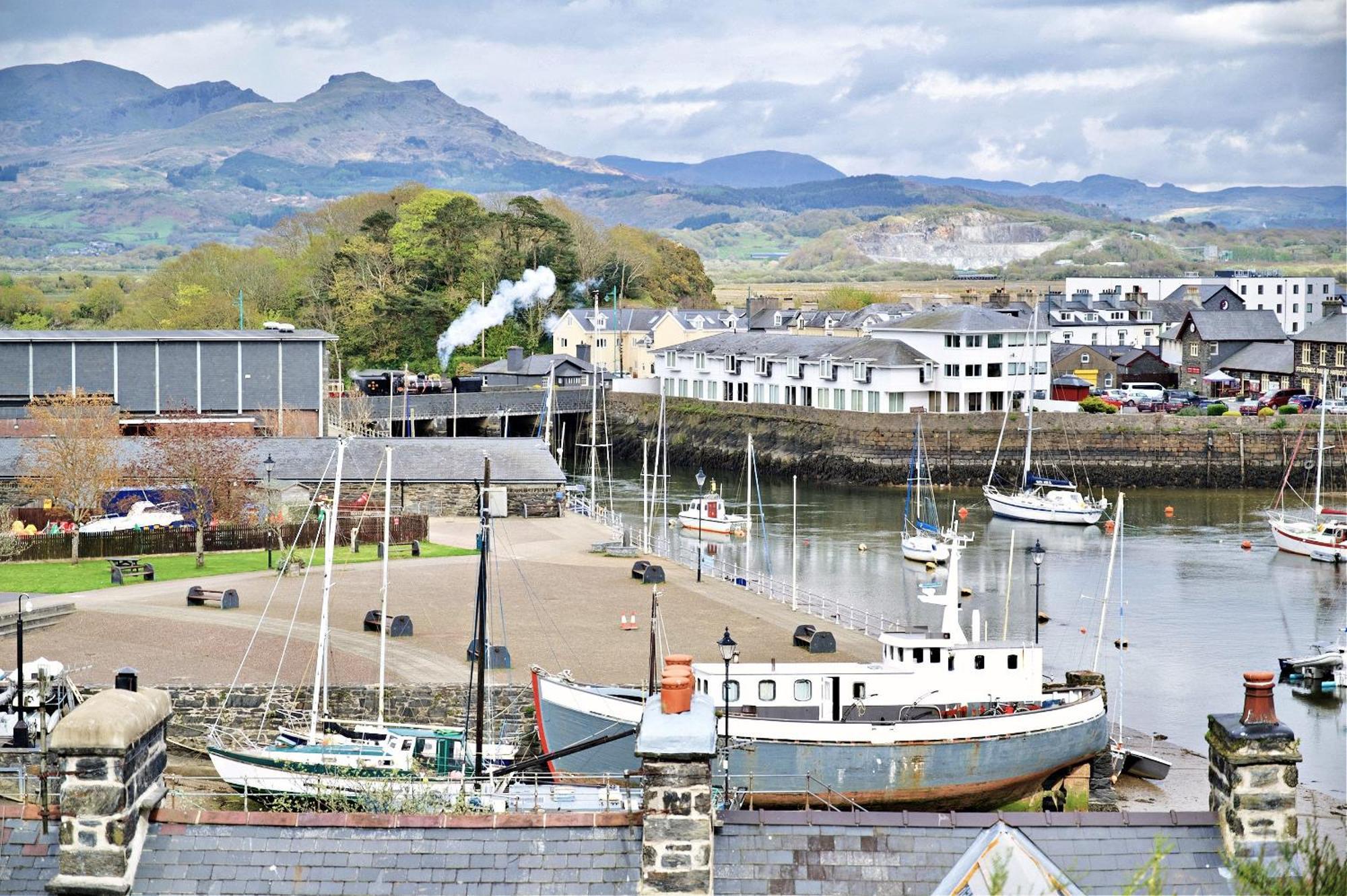 Harbour & Mountain Views, Porthmadog House, Sleeps 9, 4 Bedrooms, Two And Half Bathrooms Exterior photo